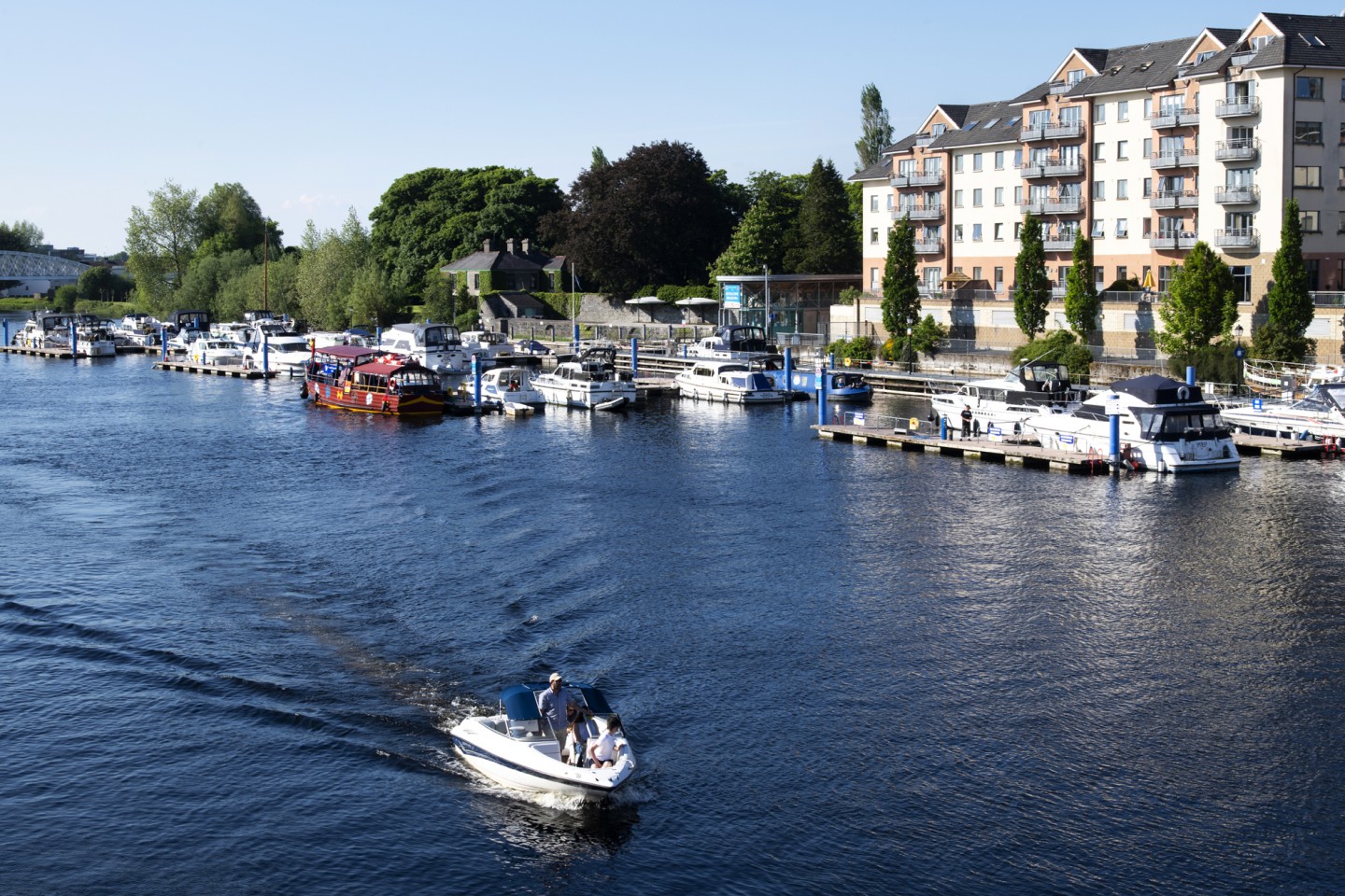 RiverShannonAthloneCoWestmeathBoatsontheRiverShannon