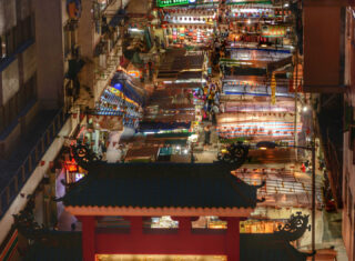 Hong Kong, East Asia - Temple Street Night Market (portrait) © Courtesy of HKTB