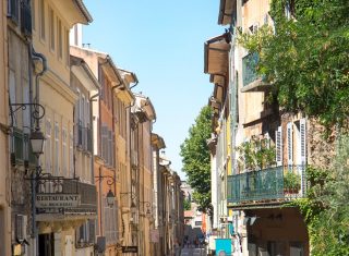 France, Provence, Rue Fernand Dol, Aix-en-Provence, group tour, group travel, © Sophie Spiteri