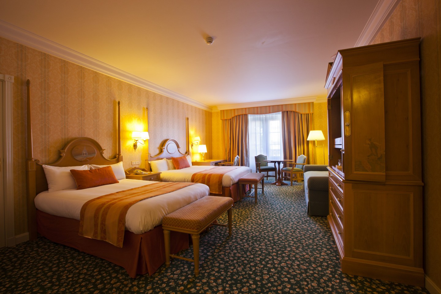 Disneyland® Hotel Standard Room ©Disney - Greatdays Group ...