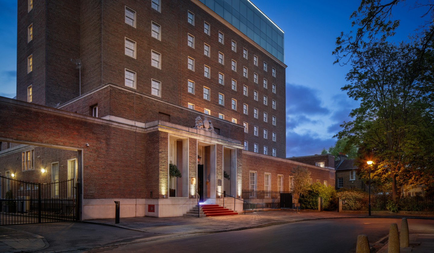 DoubleTree By Hilton London Greenwich London Hotel Exterior At Night   DoubleTree By Hilton London Greenwich London Hotel Exterior At Night NCN 