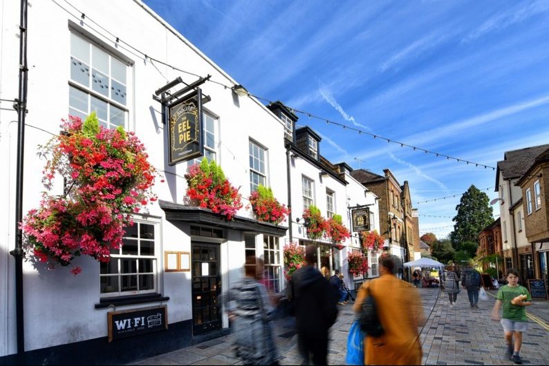 Eel Pie Island Museum, Twickenham, London - Eel Pie Pub exterior (NCN ...