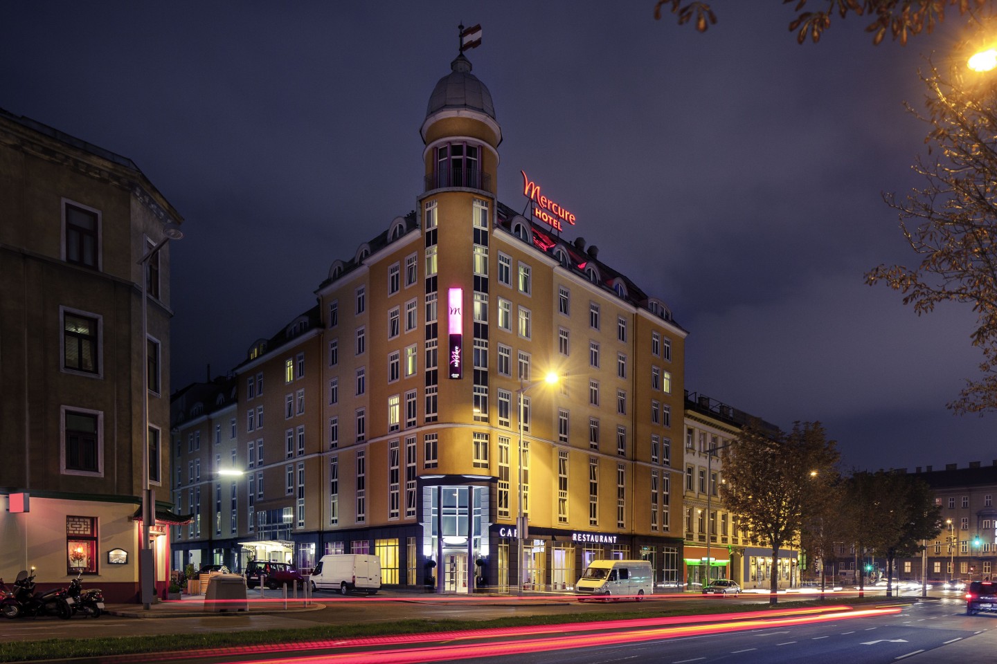 Mercure Hotel Wien Westbahnhof, Austria Exterior at night ©Mercure ...