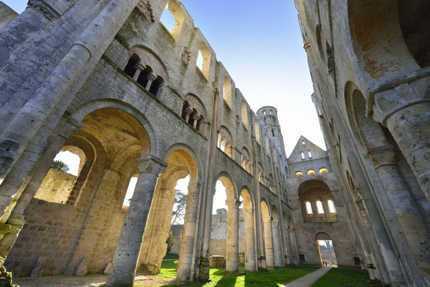 rouen-france-monuments-abbayes-jumieges-01-rouen-normandie